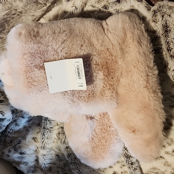 Soft Pink Lauren Conrad Faux Fur House Slipper/Boot NWT - Picture 1 of 6